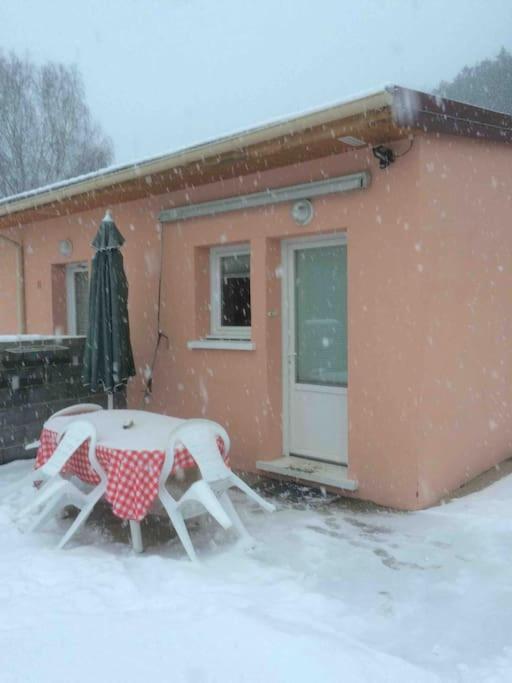 ポンジボーLe Coin Tranquille Au Pied Du Puy De Domeアパートメント エクステリア 写真