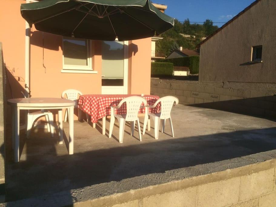 ポンジボーLe Coin Tranquille Au Pied Du Puy De Domeアパートメント エクステリア 写真
